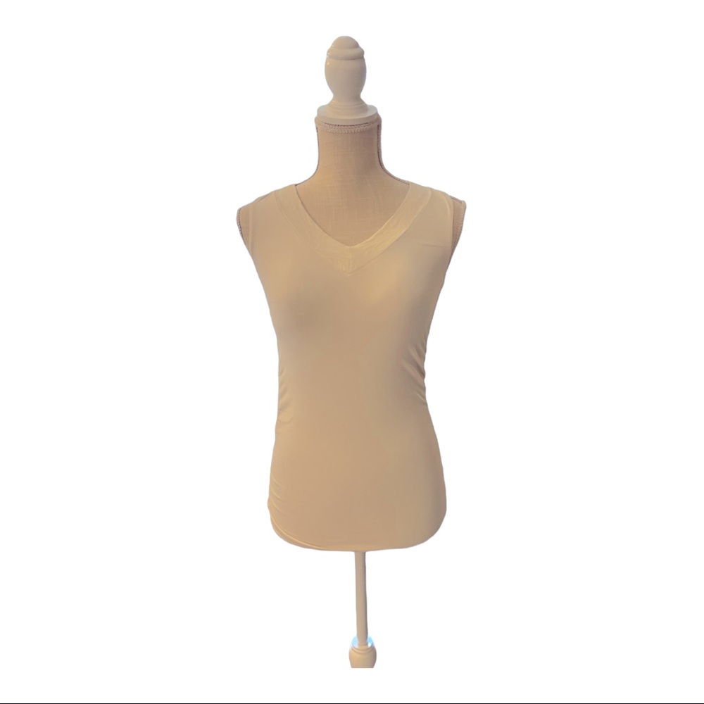 NWOT Last Tango seamless V neck tank top in cream w ruched sides and floral neck